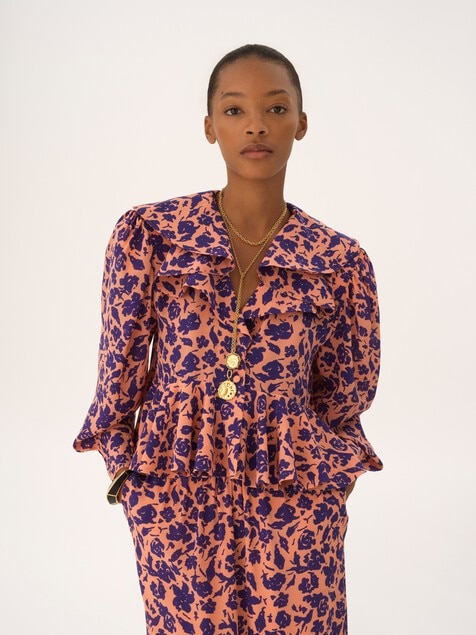 V-neck ruffled top in cr&ecirc;pe de chine