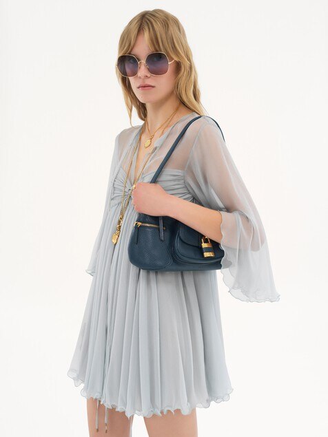 99 Schultertasche aus genarbtem Kalbsleder