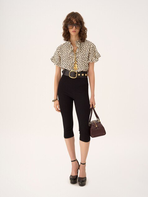 Short-sleeve ruffle top in cr&ecirc;pe de chine