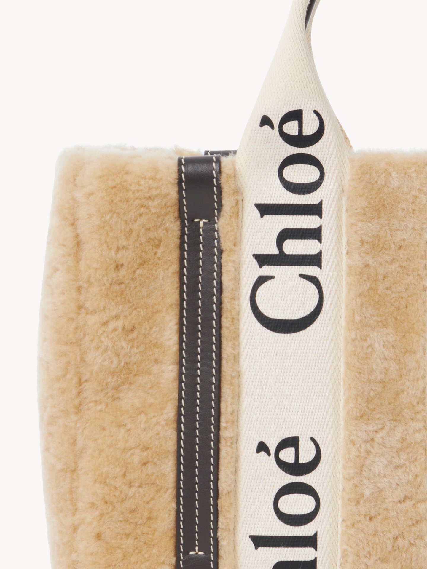 Small Woody tote bag in shearling - 7