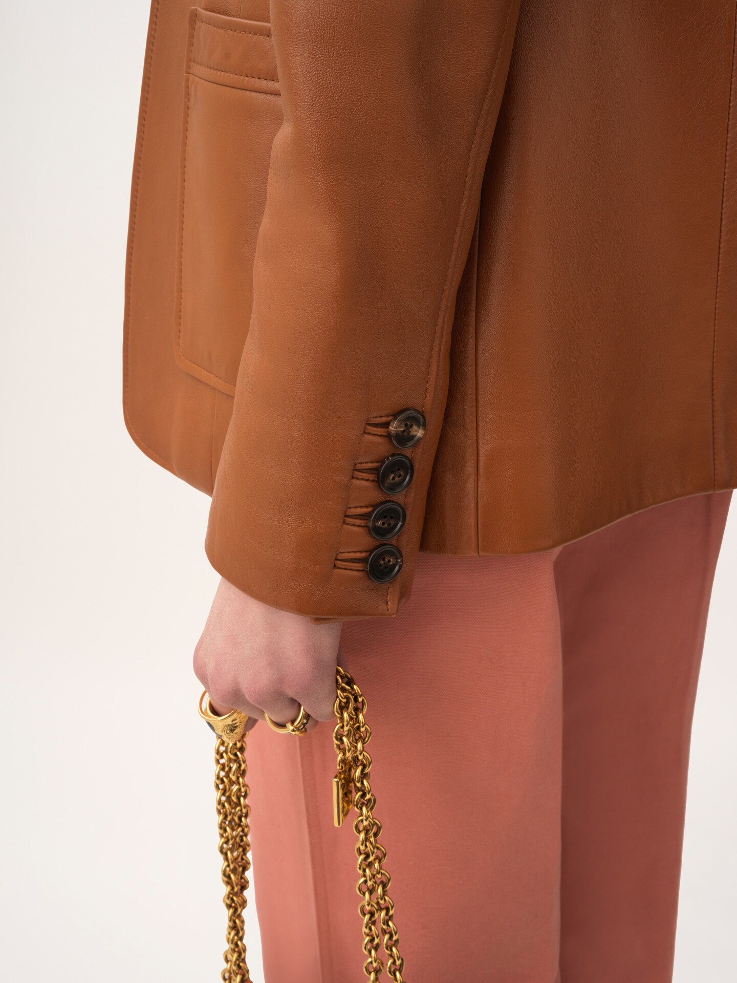 Taillierte Jacke aus Leder - 7