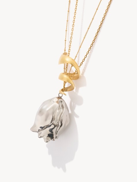 The Chlo&eacute; Bloomcraft pendant necklace