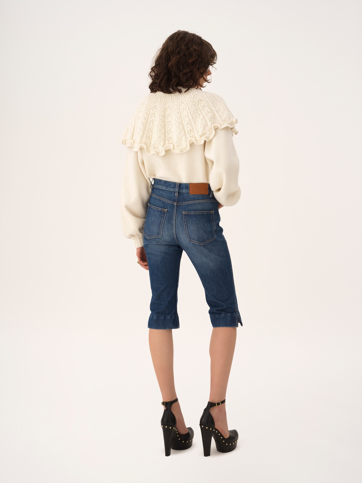 High-rise capri jeans in denim - 4