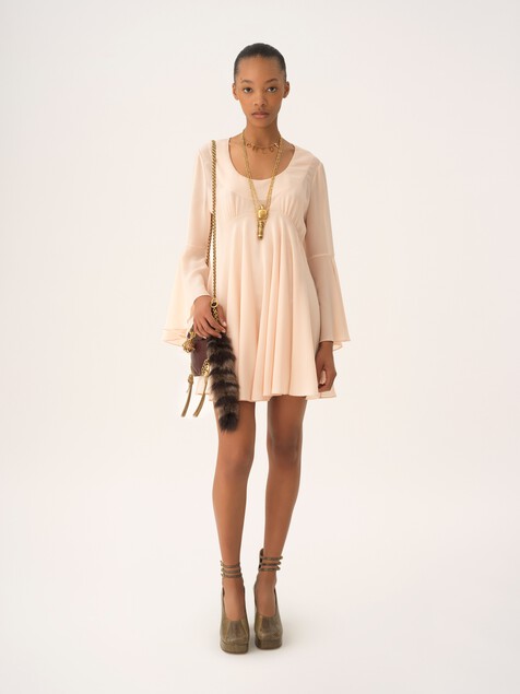 Mini robe &eacute;vas&eacute;e en georgette de soie