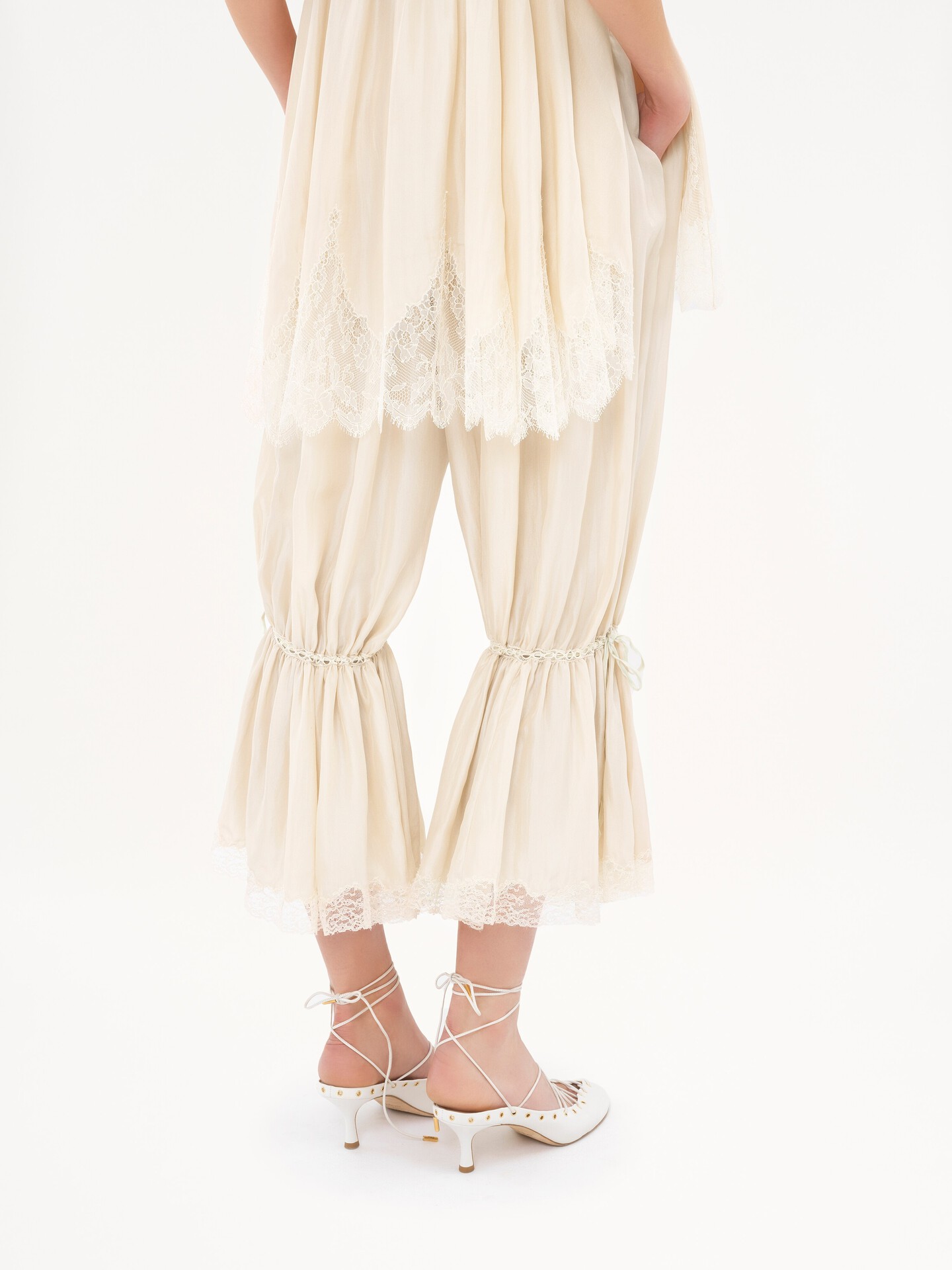 Fluid cropped trousers in washed silk pong&eacute; & lace - 5