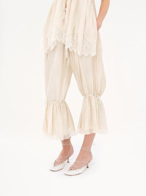 Fluid cropped pants in washed silk pong&eacute; & lace