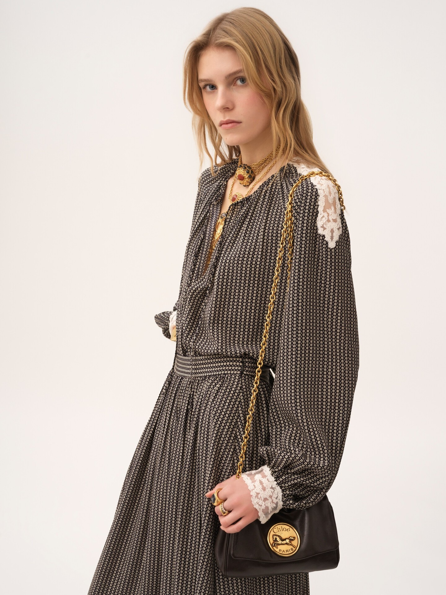 Open-neck top in cr&ecirc;pe de chine & lace - 4