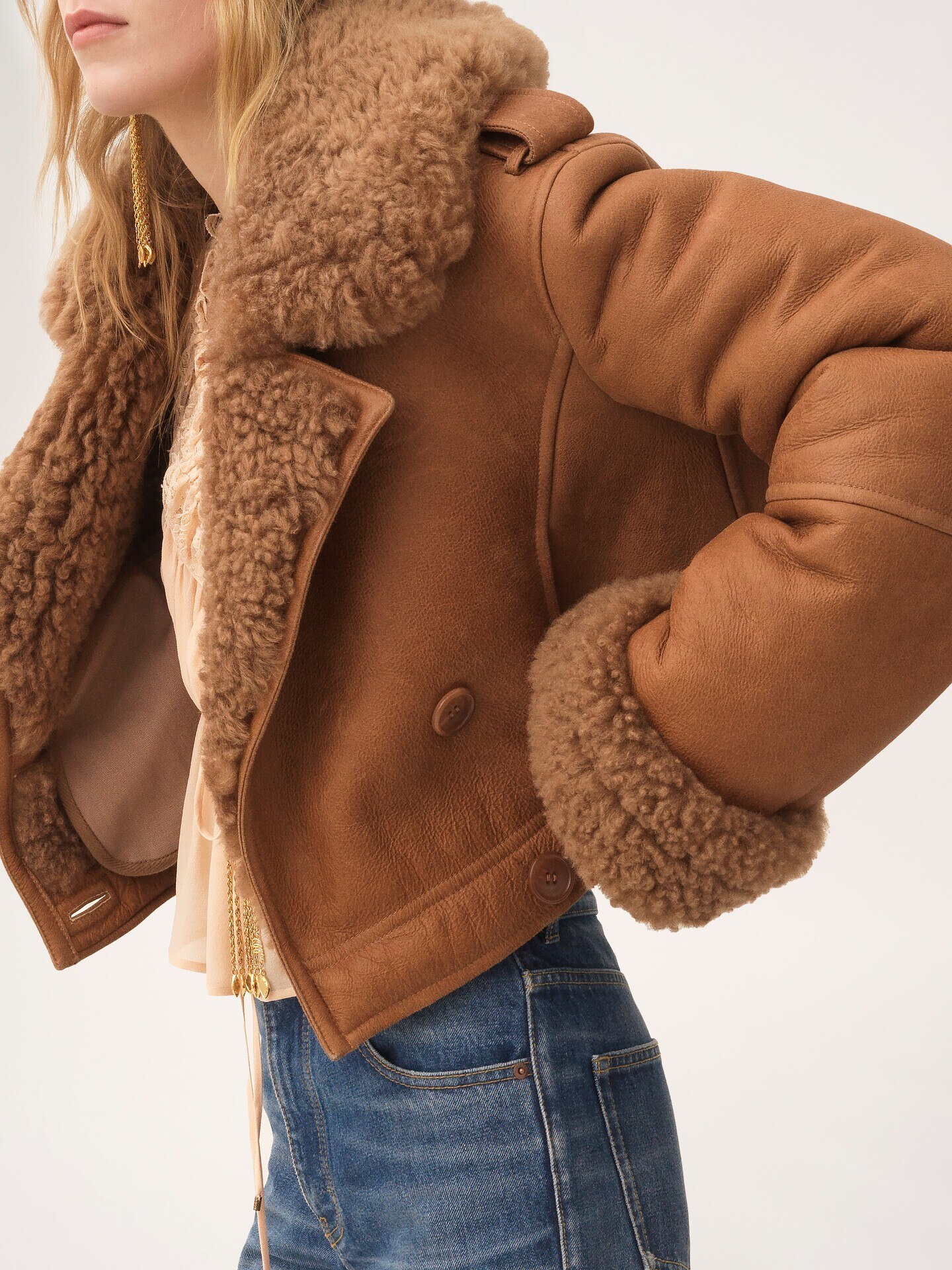 Cropped boxy jacket in leather - 10