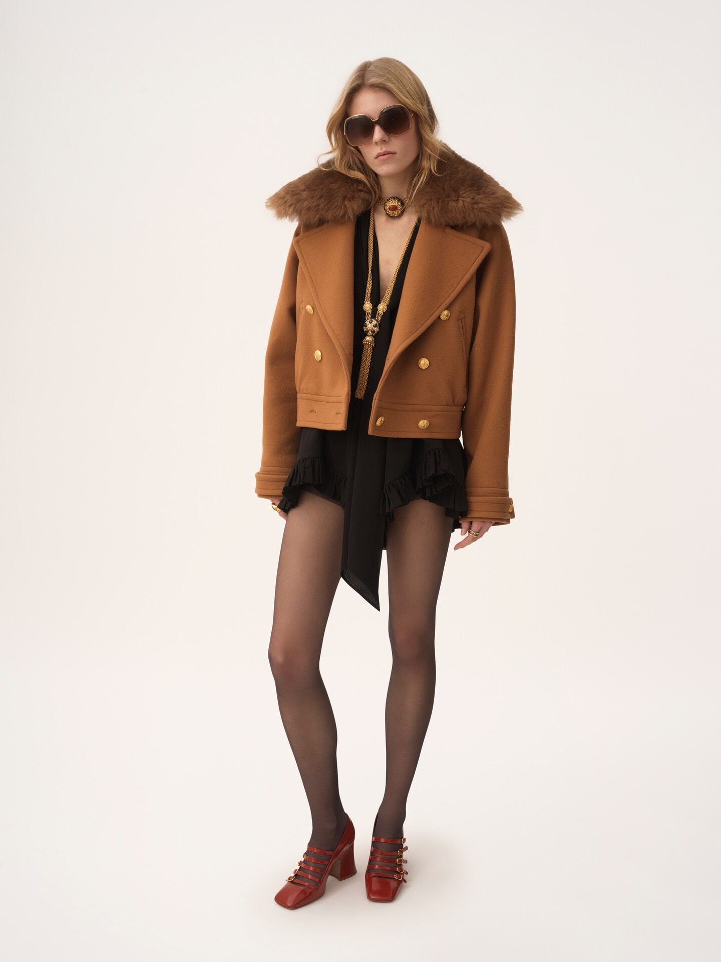 Short boxy double-breasted coat in soft wool - 3