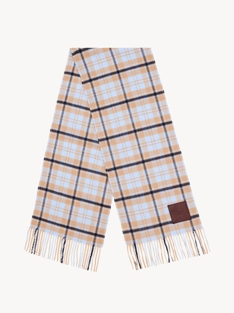 The Chlo&eacute; Covering scarf in alpaca wool