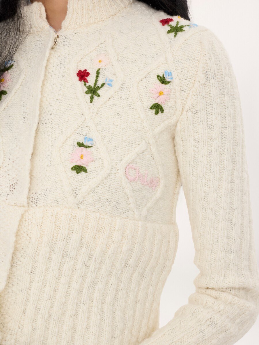 K&ouml;rperbetonte Strickjacke aus Wollstrick - 7