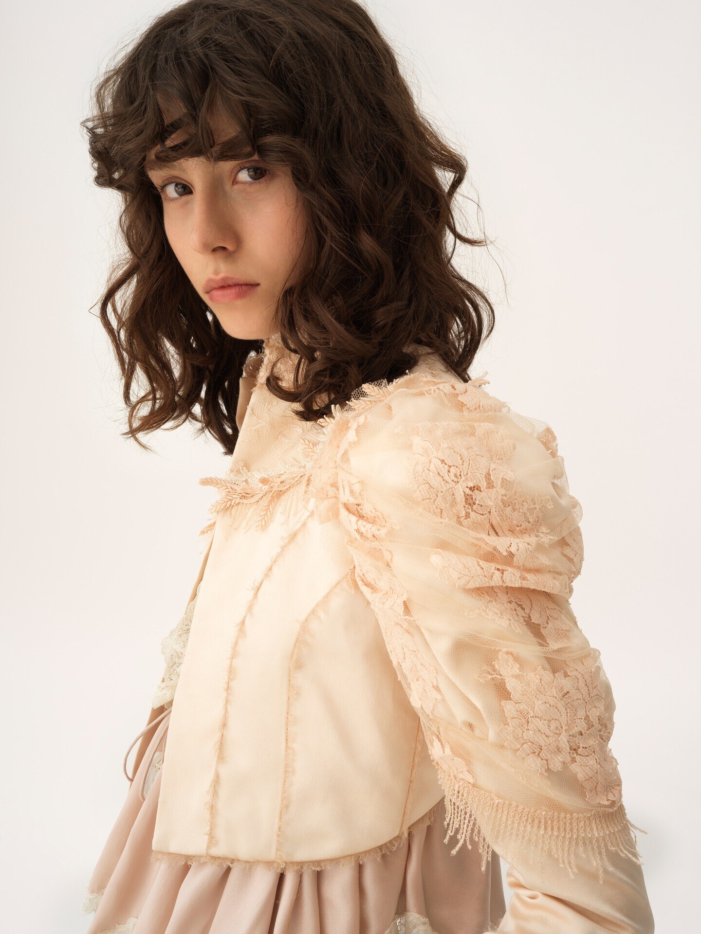 Cropped fitted jacket in silk duchess satin & lace - 4