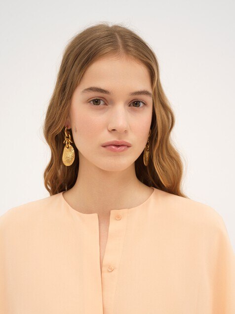 The Chlo&eacute; Petal earrings