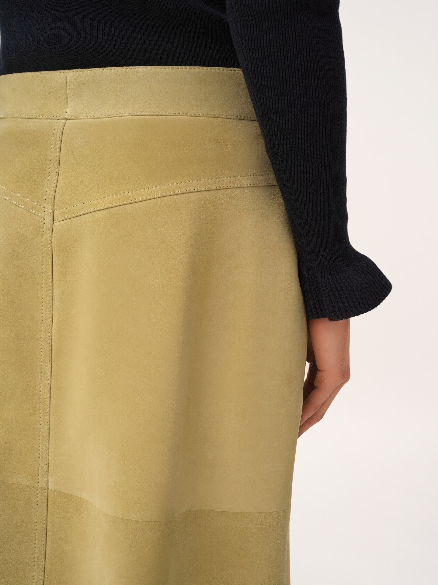 Jupe mi-longue en cuir velours - 7