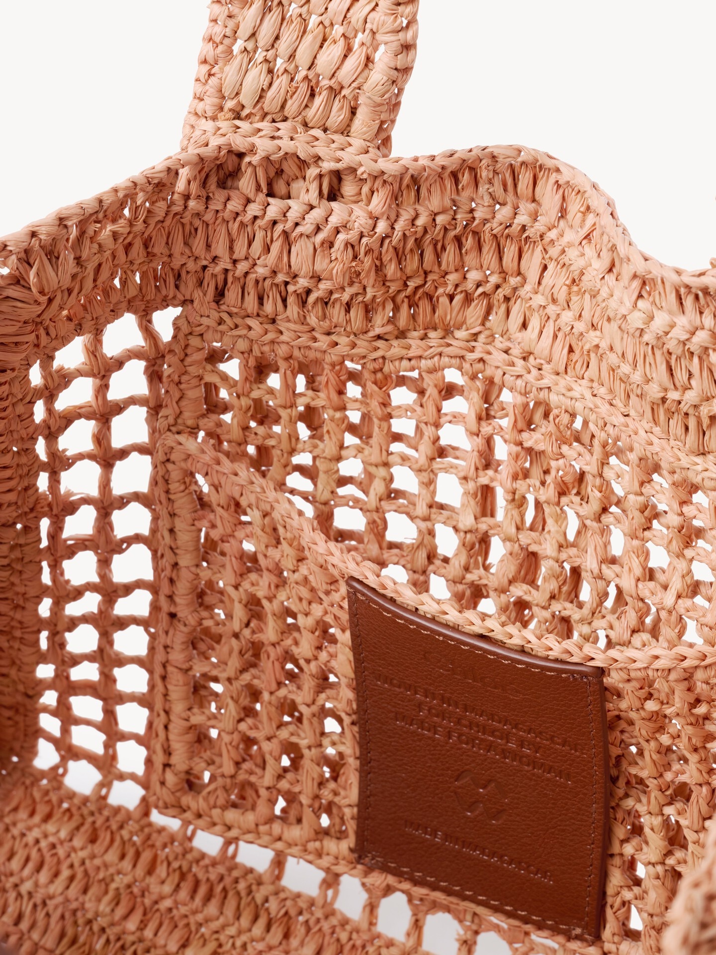 Small Summer Banana east-west tote bag with strap in raffia - 6