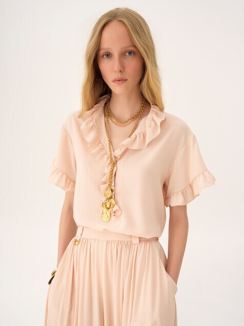 Short-sleeve ruffle top in cr&ecirc;pe de chine