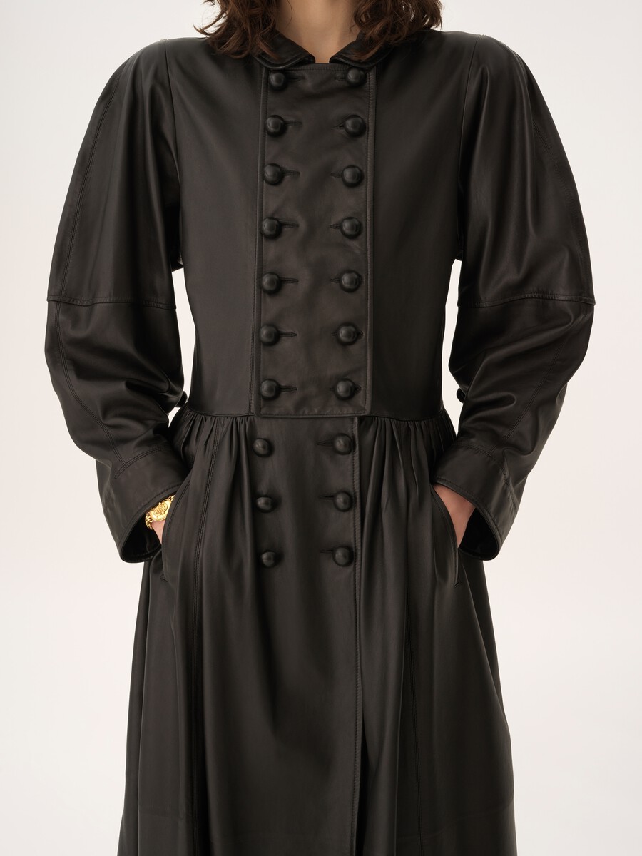 Oversized long riding coat in leather - 4