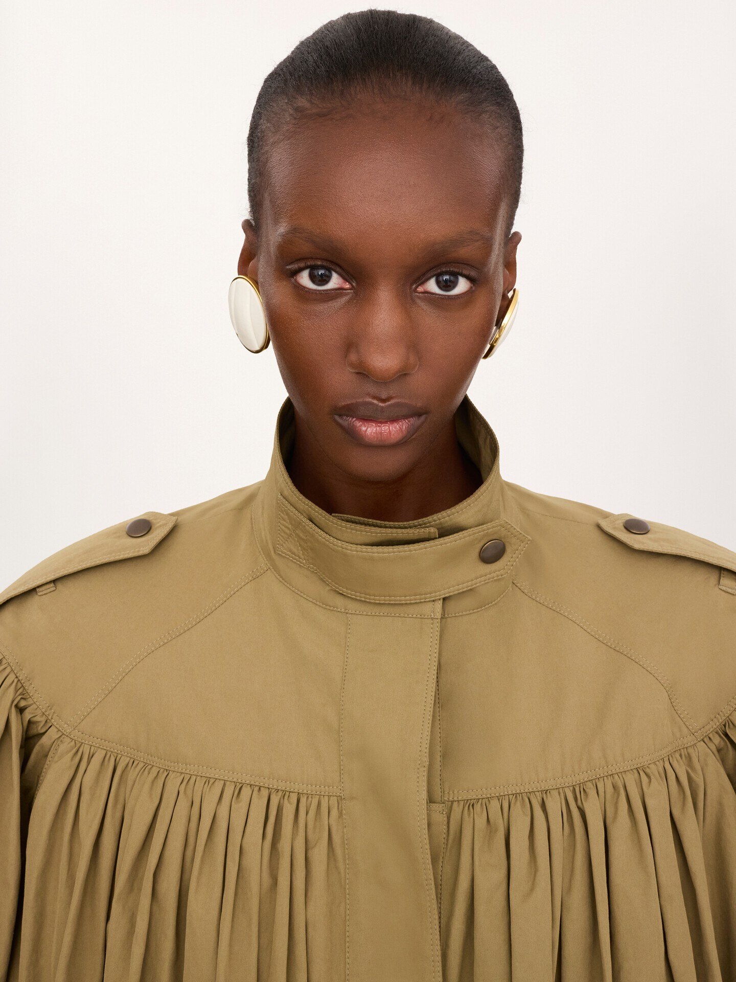 High-neck short trench coat in cotton poplin - 7