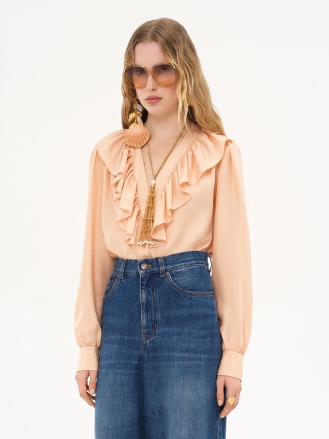 Blusa con cuello en V y volantes de seda habotai