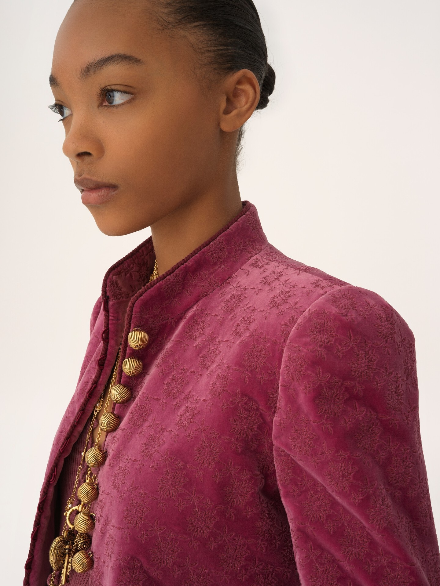 K&ouml;rperbetont geschnittene Cropped-Jacke aus Samt - 6