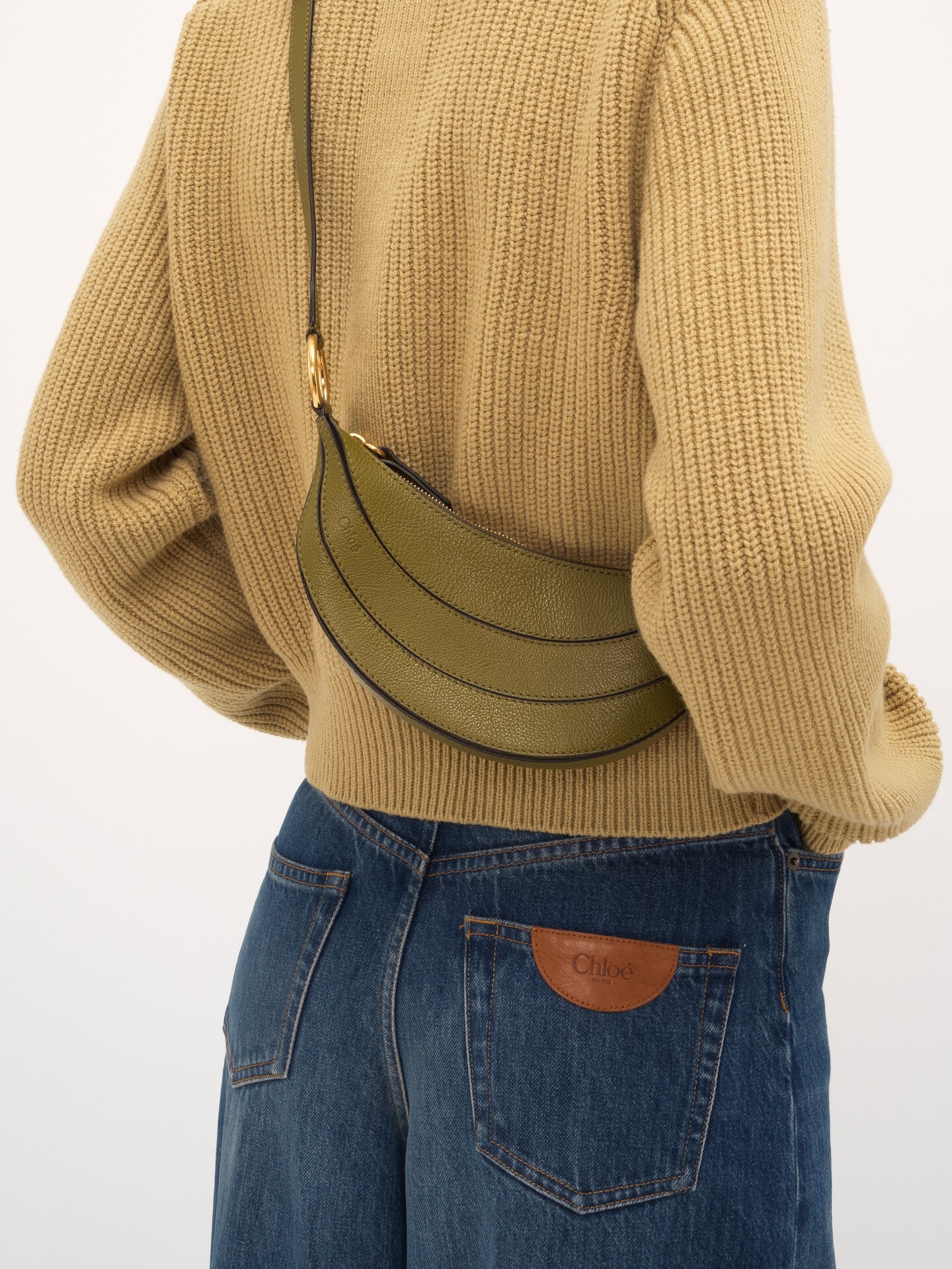 Banana cross-body bag in grained leather - 3