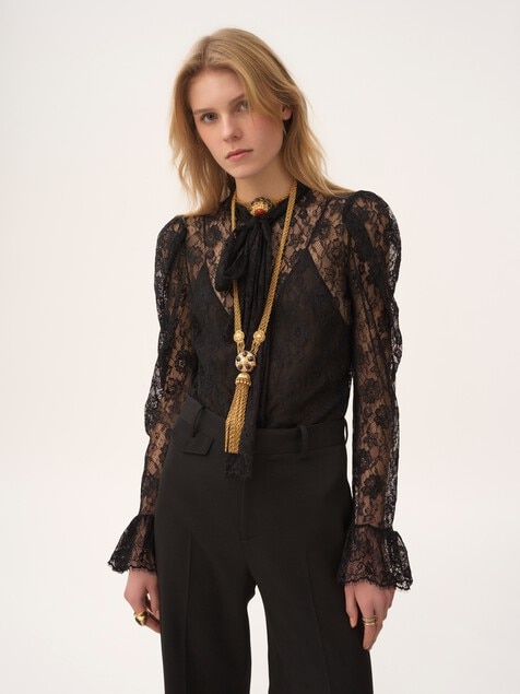 Top lavalli&egrave;re manches bouffantes en dentelle jacquard florale