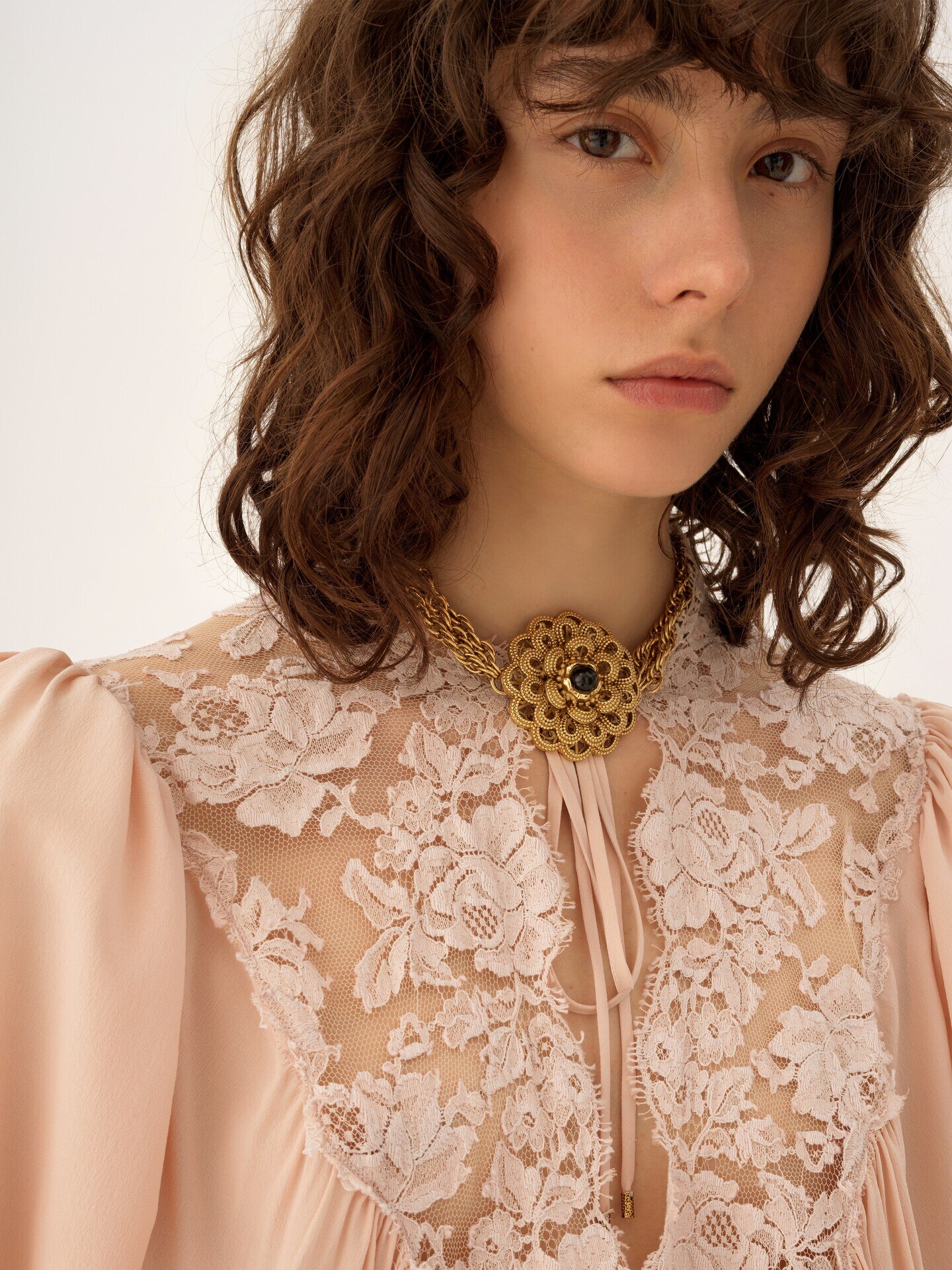 Fluid puff-sleeve top in cr&ecirc;pe de chine & lace - 5.0