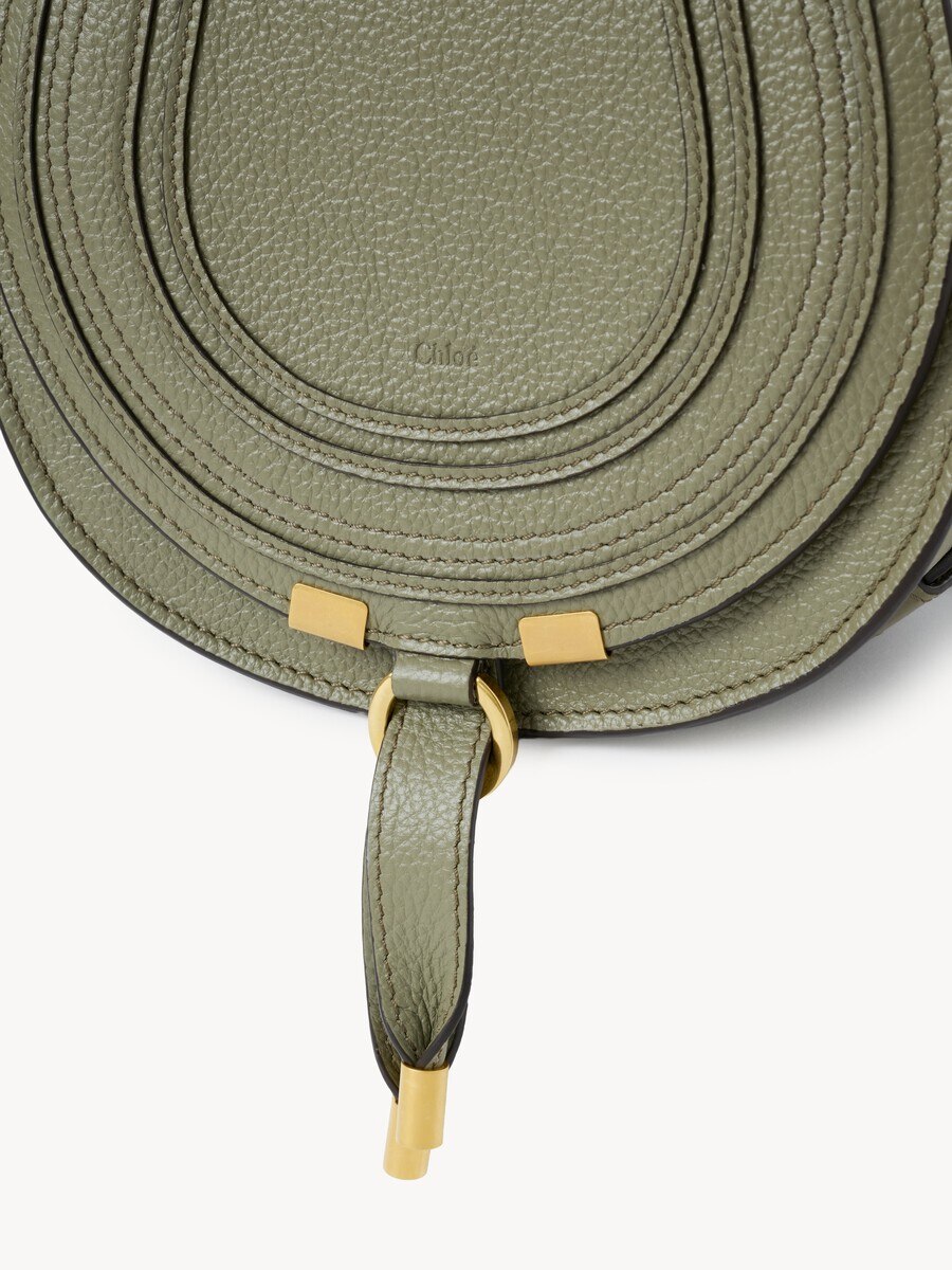 Kleine Marcie Satteltasche aus genarbtem Leder - 7