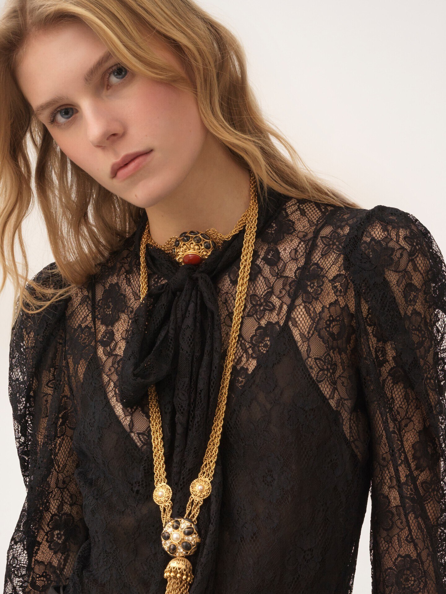 Puff-sleeve lavalli&egrave;re top in floral lace jacquard - 7