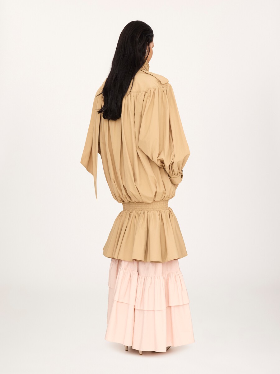 Hochgeschlossener geraffter Trenchcoat aus Baumwollpopeline - 6