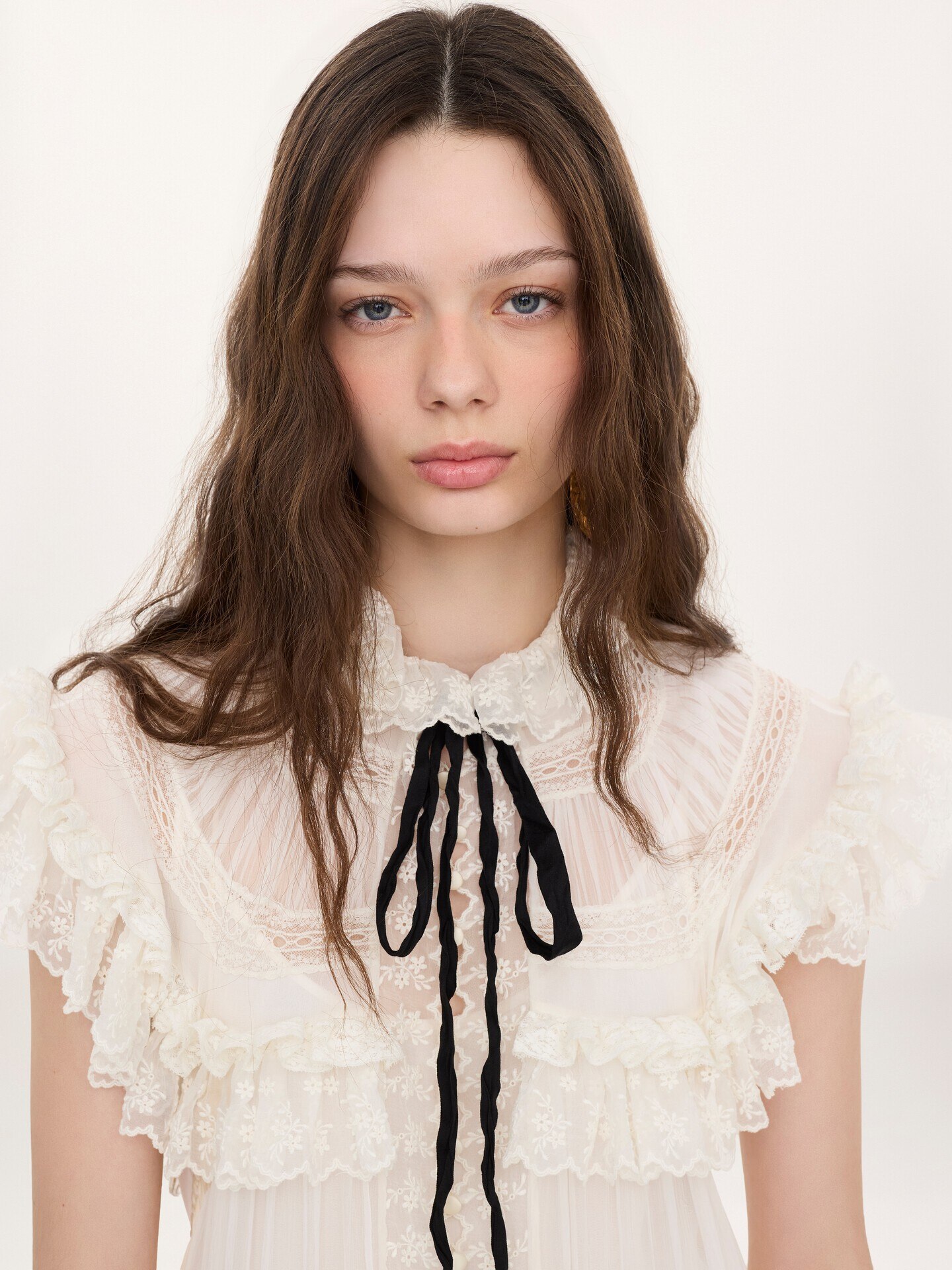 Tie-front ruffled long dress in silk mousseline & lace - 4.0