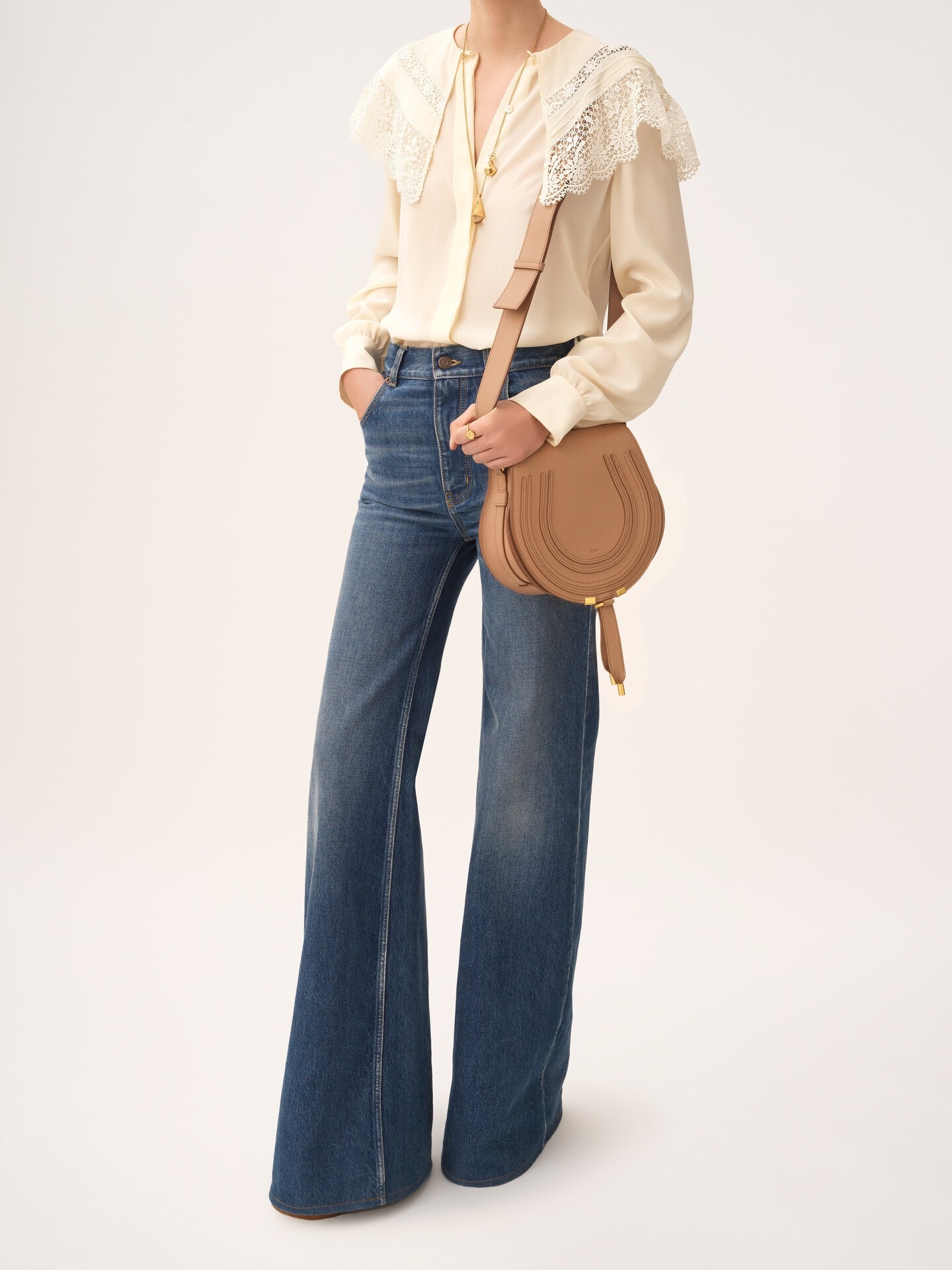 Marcie saddle bag in grained leather - 7.0