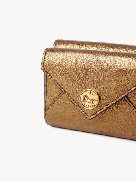 Kleines, dreifach klappbares Envelope Portemonnaie aus Metallic-Leder