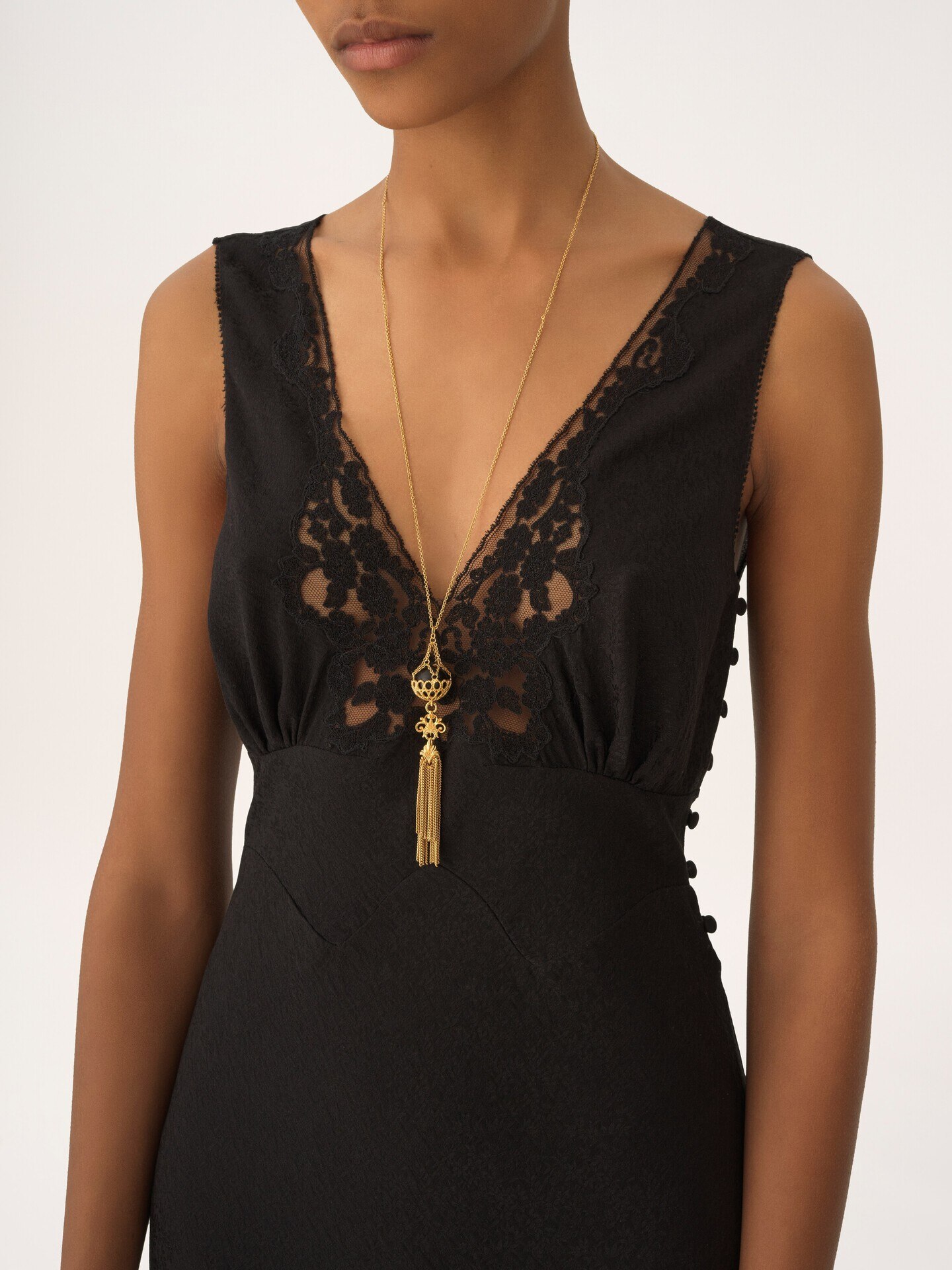 &Auml;rmelloses Etuikleid aus Seidenjacquard und Spitze - 5