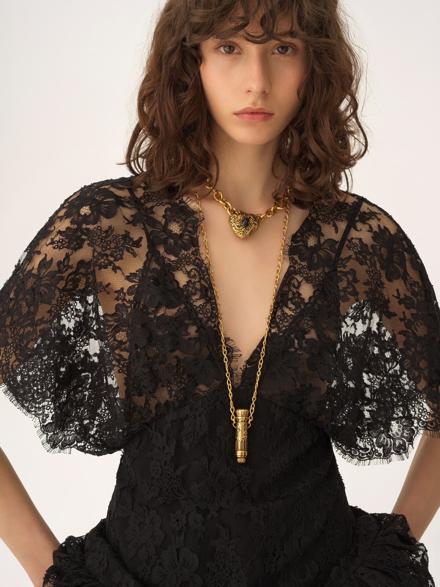 Top con volant aderente in pizzo - 7