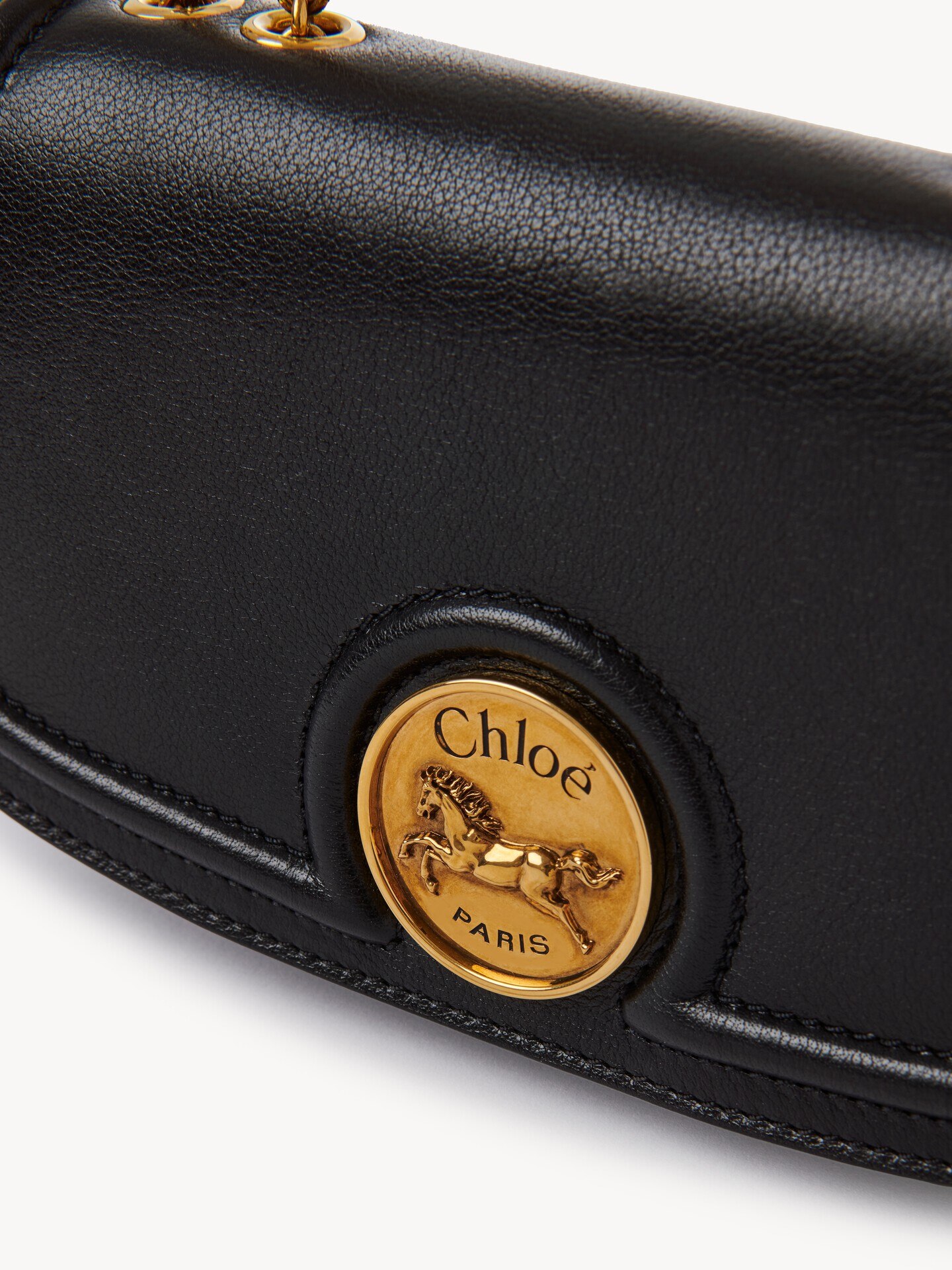 Bolso bandolera Horse Medal de cuero granulado - 7