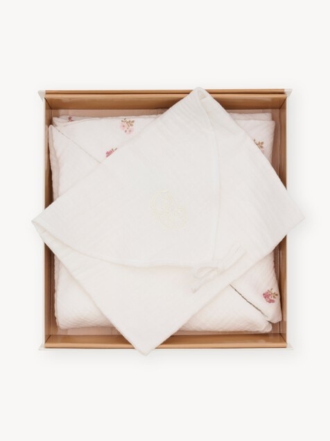 Baby gift set with swaddles & pouch