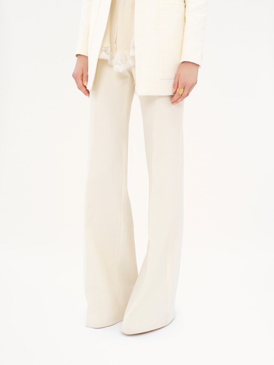 Hoch taillierte ausgestellte Hose aus Woll-Grain de Poudre - 4