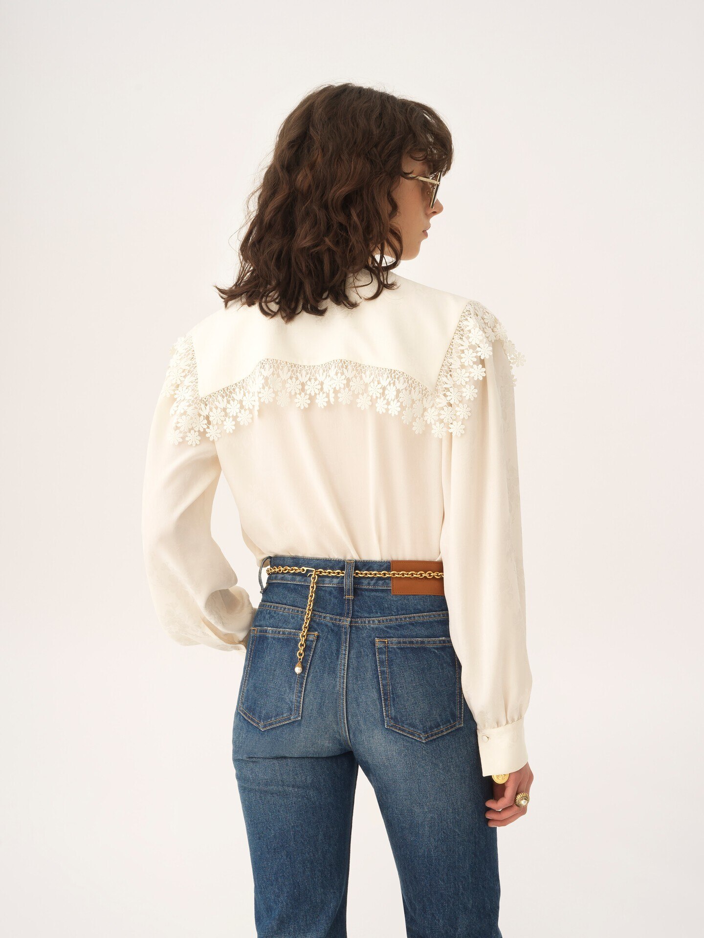 Bluse aus Seidenjacquard und Spitze mit Maxikragen - 6