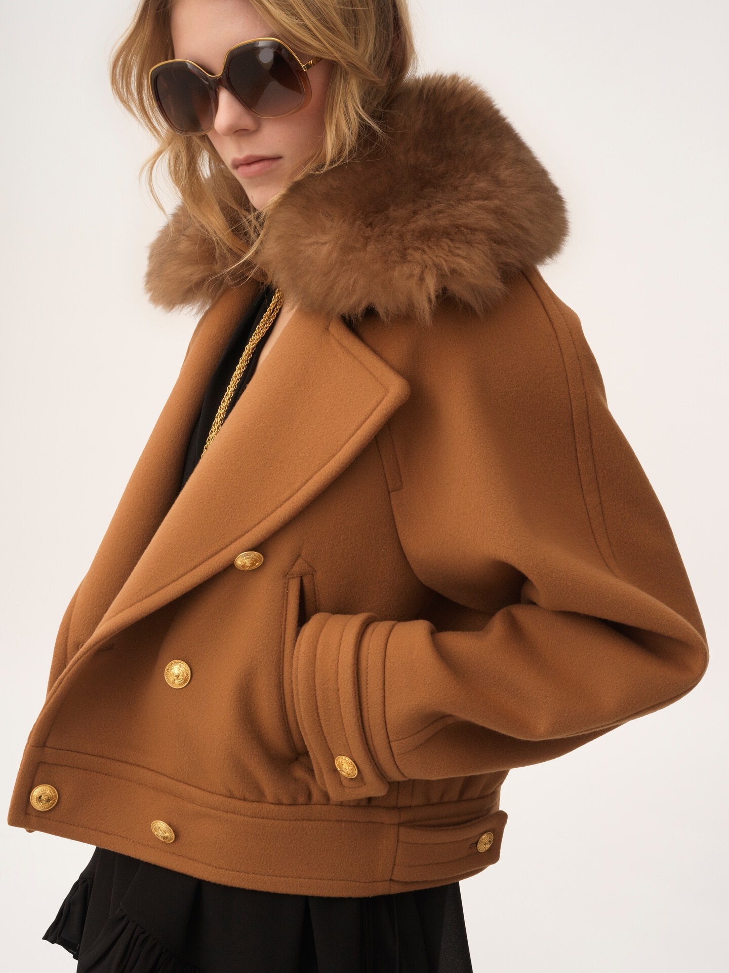 Short boxy double-breasted coat in soft wool - 6