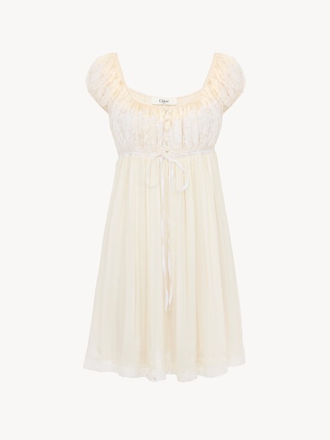 Mini robe manches courtes en mousseline de soie et dentelle