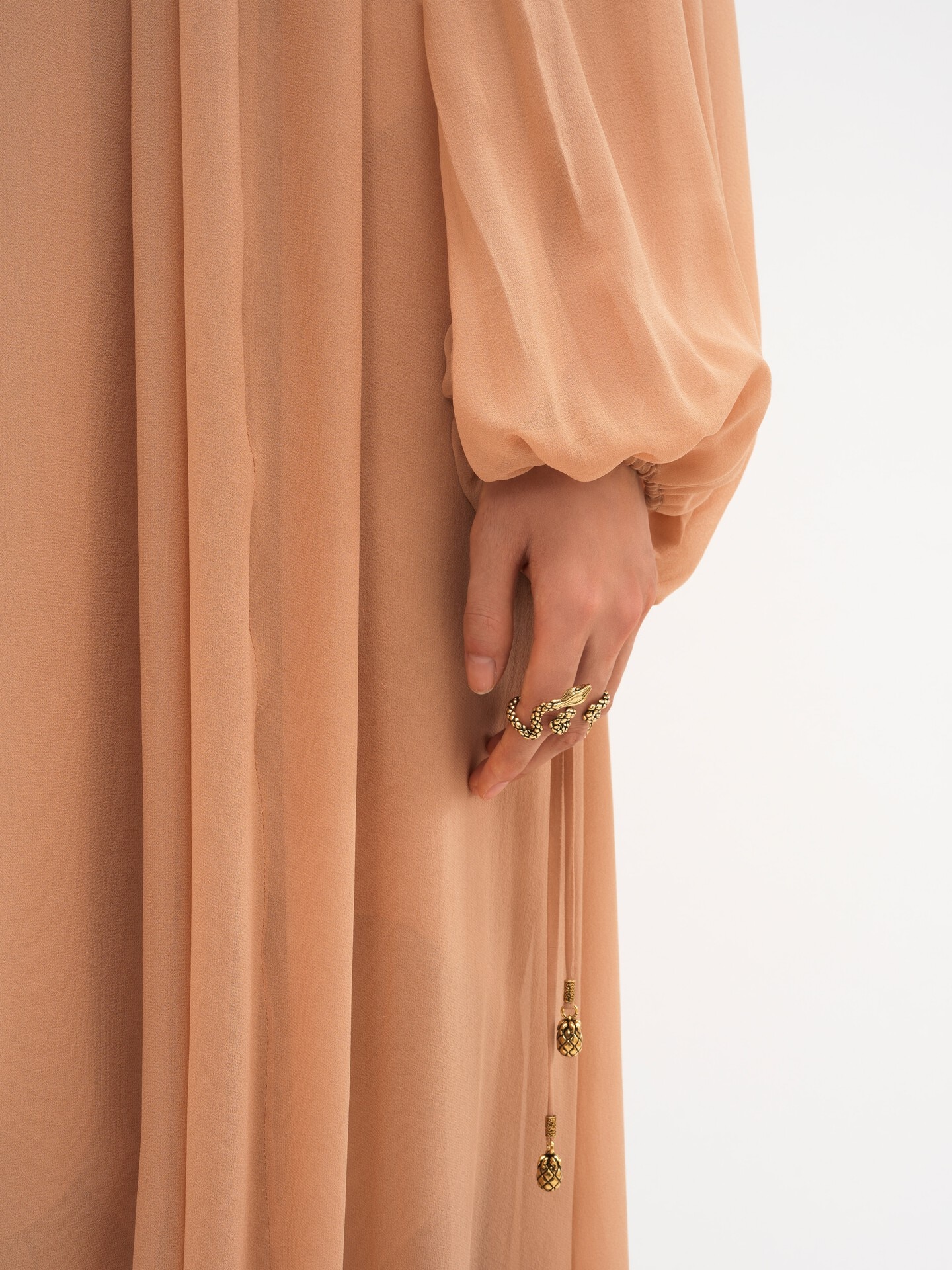 Robe oversize fronc&eacute;e en georgette de soie - 7