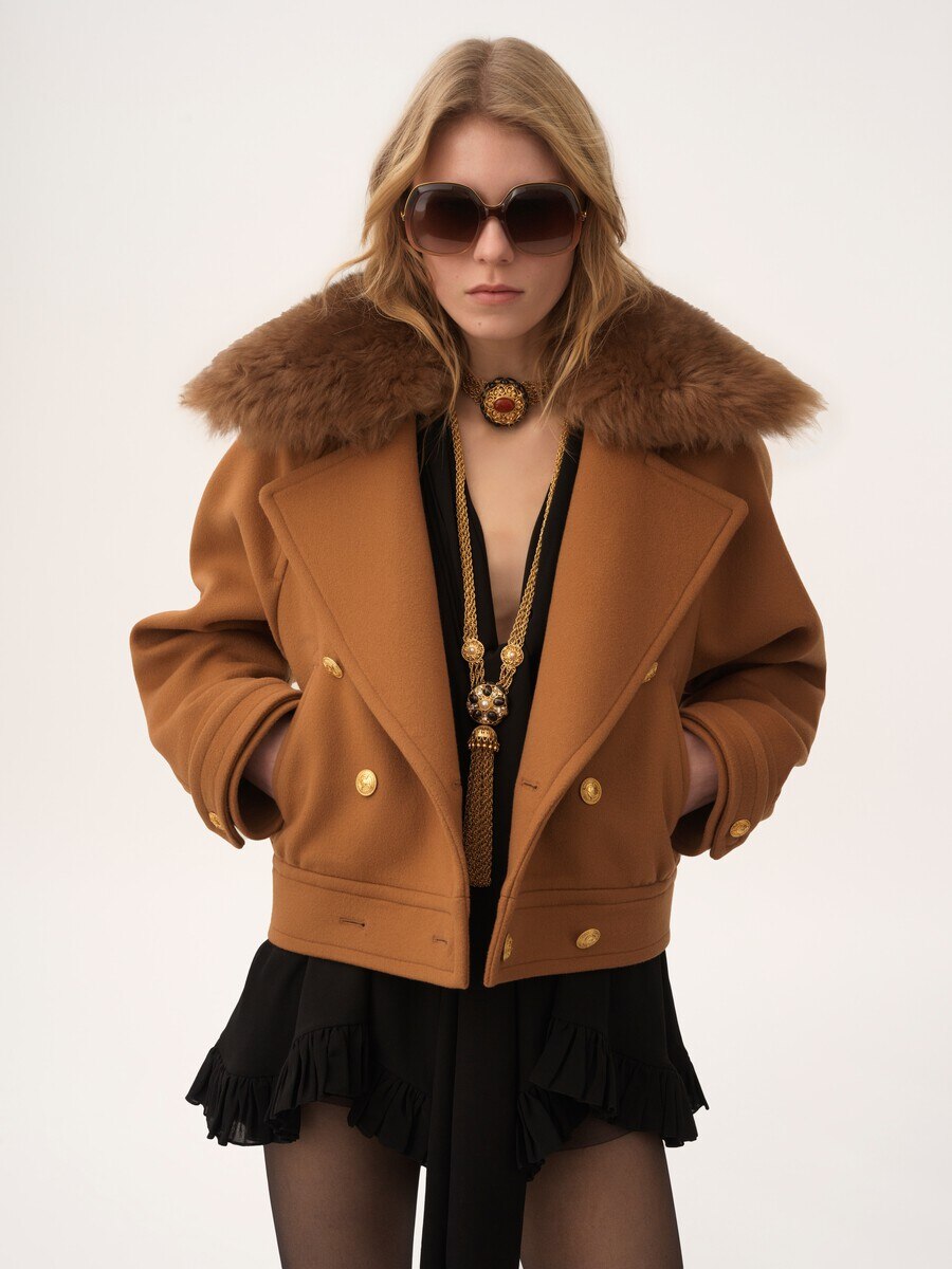 Short boxy double-breasted coat in soft wool - 4