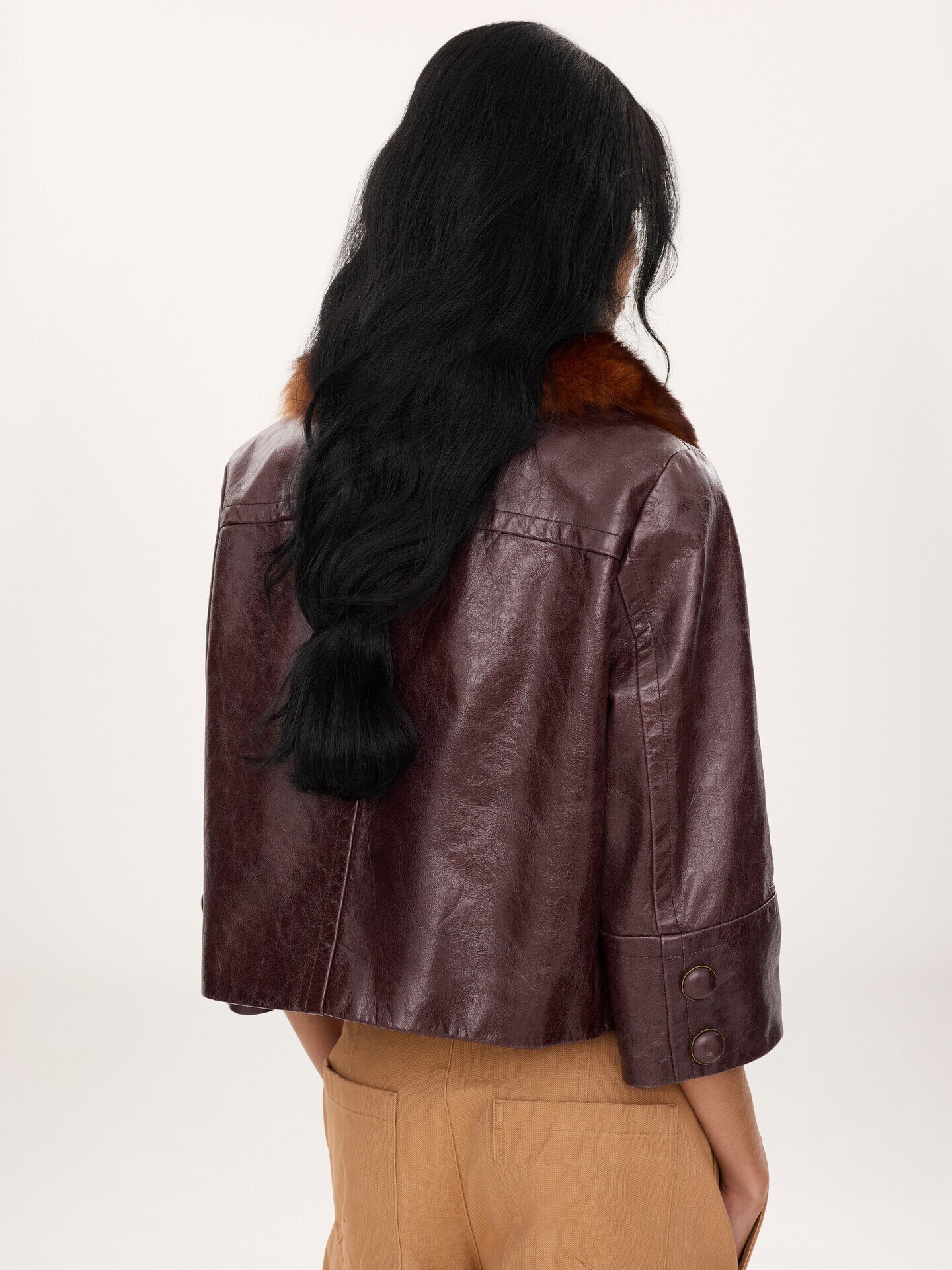 Chaqueta cropped de cuero - 4.0