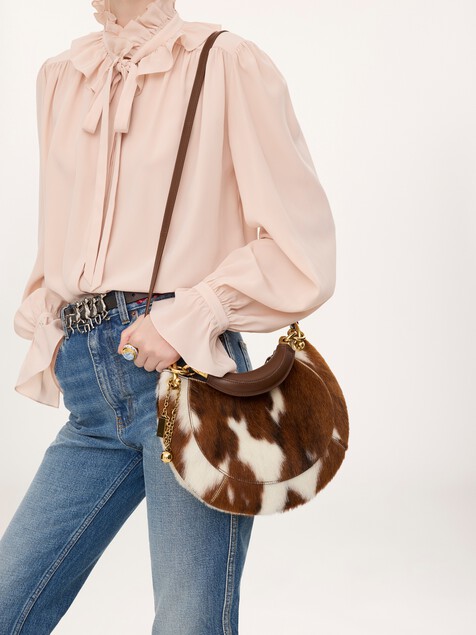 Bolso hobo Chlo&eacute; Banana peque&ntilde;o con cremallera de cuero con pelo