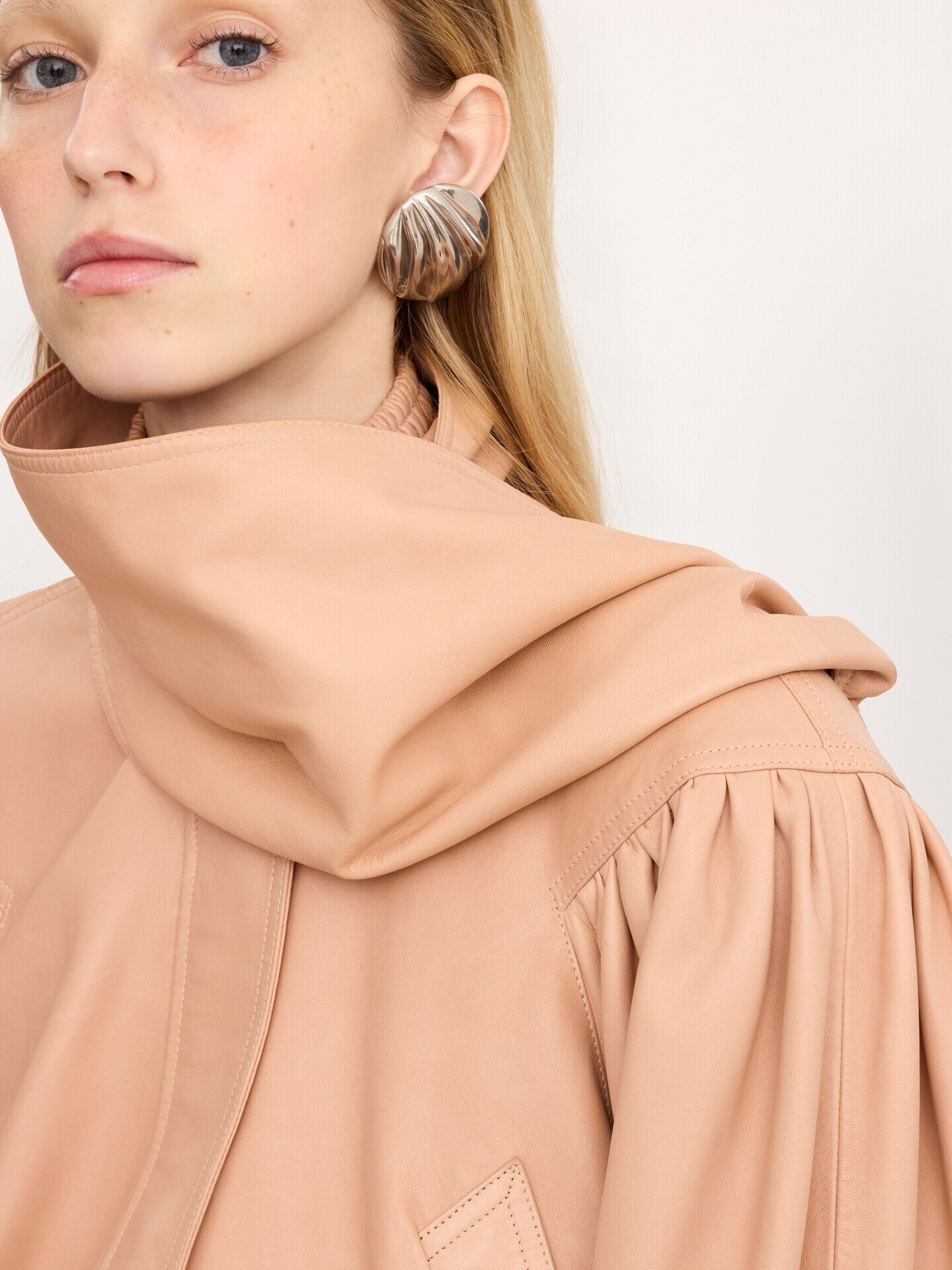 Cropped scarf leather jacket - 8