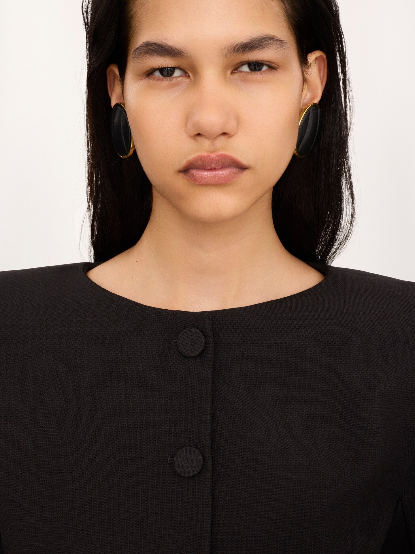 Collarless fitted jacket in wool cr&ecirc;pe - 5.0