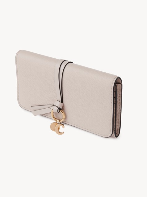 Cartera con solapa Alphabet de cuero granulado