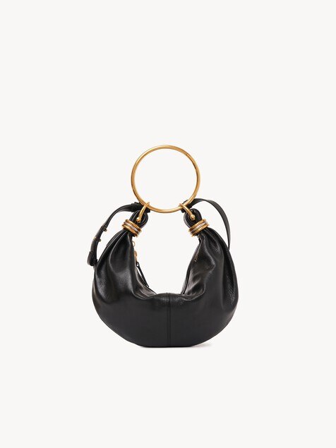 Kleine Bracelet Hobo Bag aus genarbtem Leder
