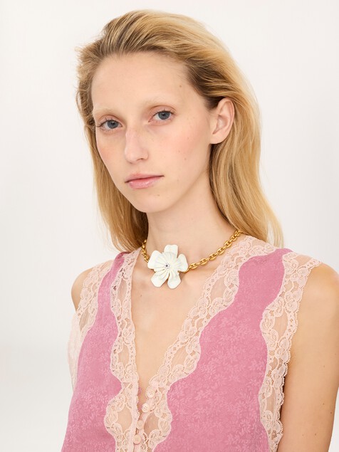 The Chlo&eacute; Bloom choker